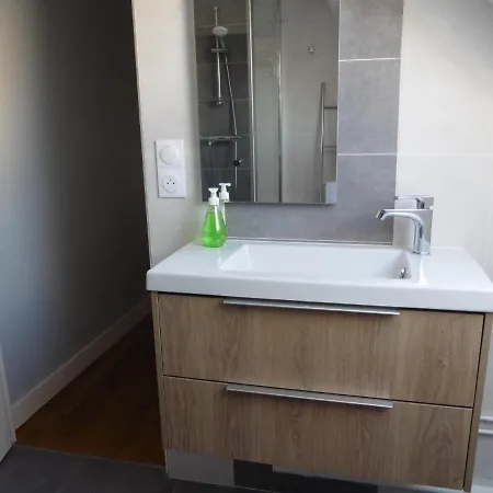 Les Du Circuit 住宿加早餐酒店 *