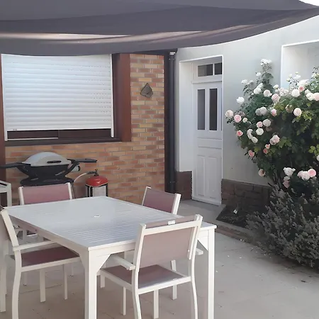 Les Du Circuit 住宿加早餐酒店 Laigne-en-Belin